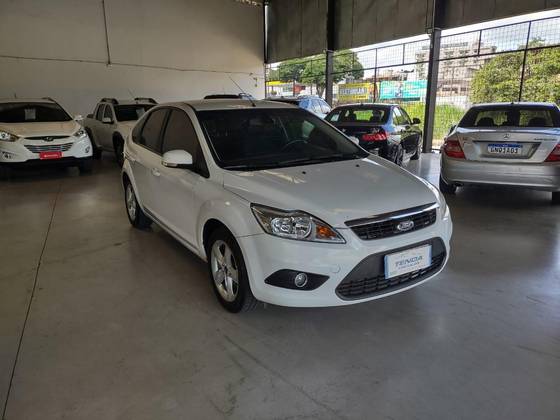 FORD FOCUS 2.0 TITANIUM HATCH 16V FLEX 4P AUTOMÁTICO FORD FOCUS 2.0 TITANIUM HATCH 16V FLEX 4P AUTOMÁTICO